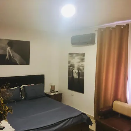 Apartment 2 Bed-room Flat In Center Of
