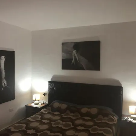 Old Town Pads In Center Of Apartment *